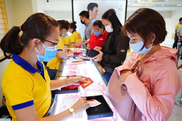 Gold prices soar at home and abroad