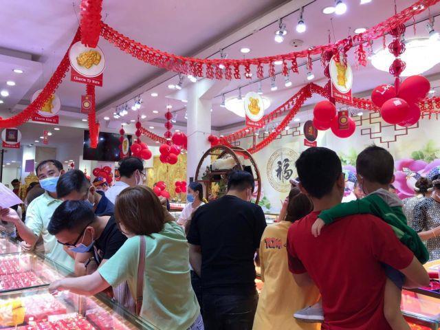 Gold prices soar to eight-year high