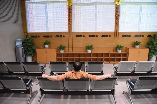 Markets gain slow before a short break