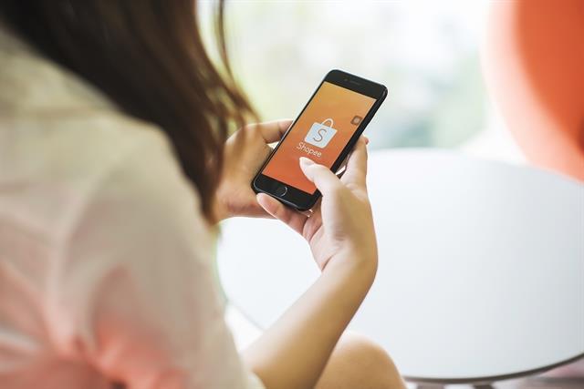 Older shoppers are discovering convenience of digital payment: report