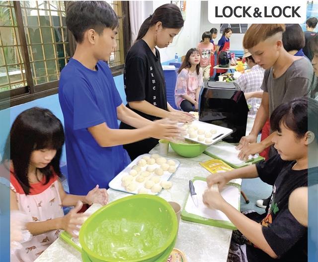 LOCKLOCK brings cheer to disadvantaged children with cooking class