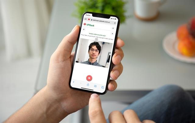 Banks rush to apply modern technologies in digital transformation