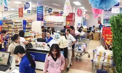 Businesses pitch in to ease financial pressure on consumers amid COVID-19