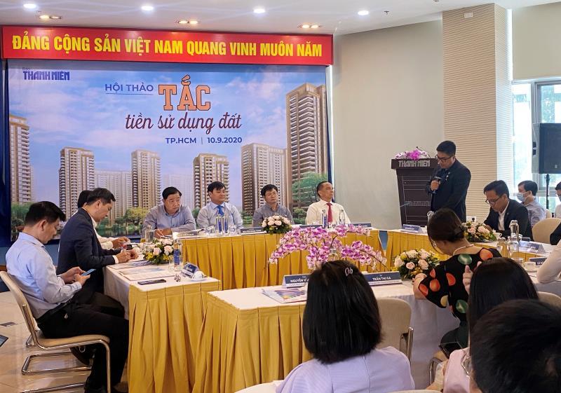 Delay in collecting land-use fees causes late handover of house-ownership certificates