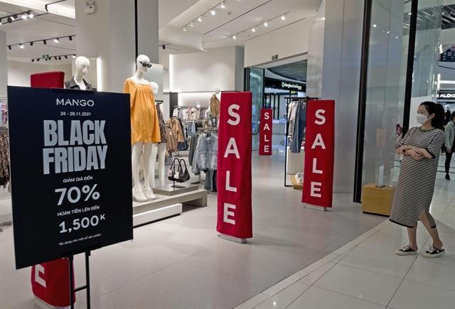 Year-end shopping season begins