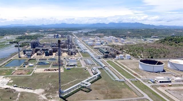 Oil and gas shares fluctuate strongly on oil price