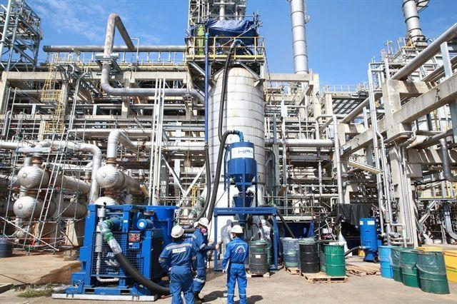 Shares to reach new heights on cash flow but risks abound