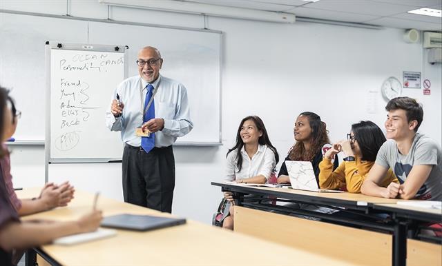 MDIS partners with University of Roehampton London