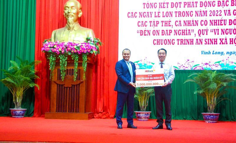 Sovico, HDBank donate money for building 100 ‘great solidarity houses in Vinh Long