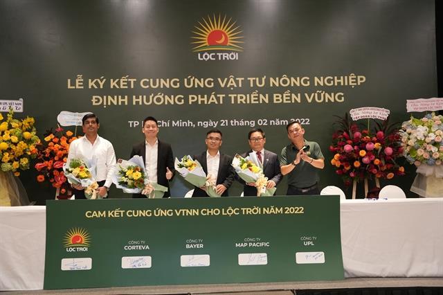 Loc Troi inks deal with global agricultural materials suppliers, banks