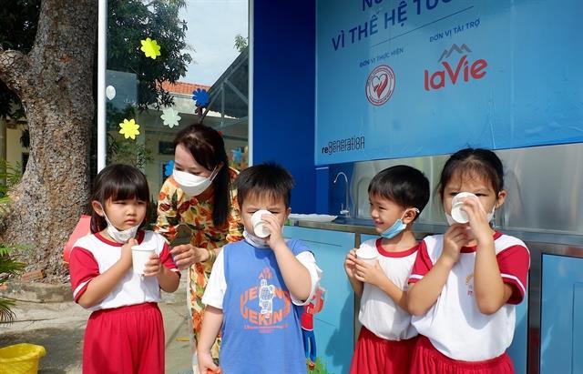 10,000 school students in Long An benefit from La Vie gift of drinking water systems