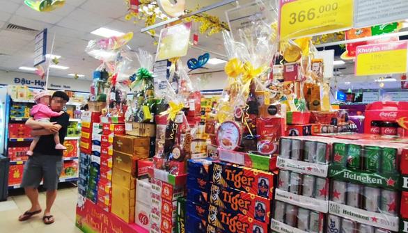 Unusually, beer and soft drink prices fall before Tet