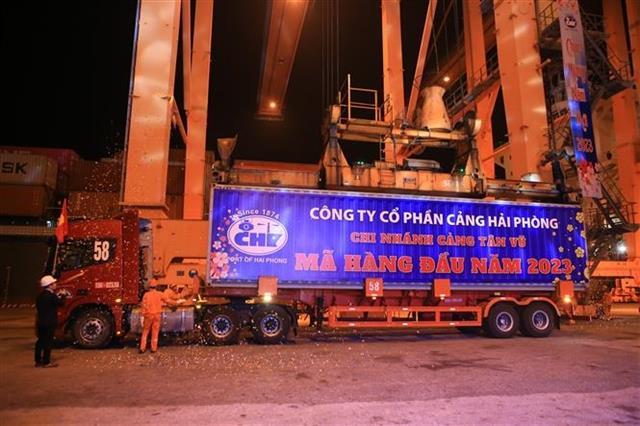 First cargo welcomed in Hai Phong, Da Nang