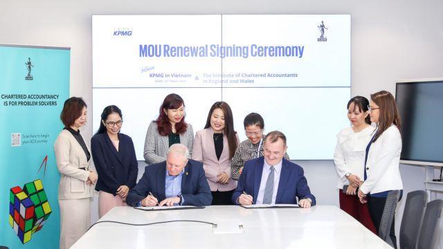 ICAEW, KPMG continue to develop high-quality financial human resources in VN