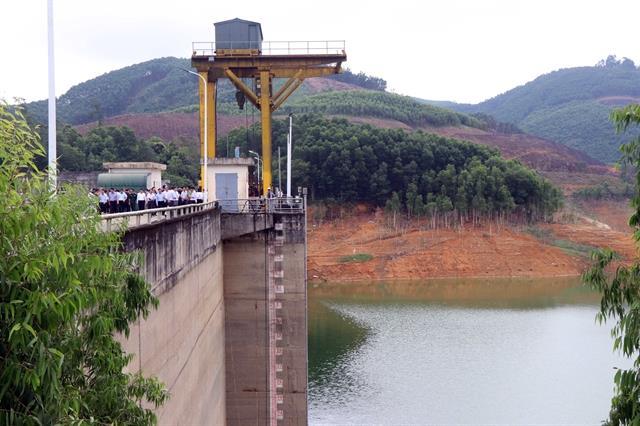 PM urges solutions to prevent electricity shortage during summer peak