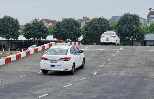 Driving test company postpones HoSE listing