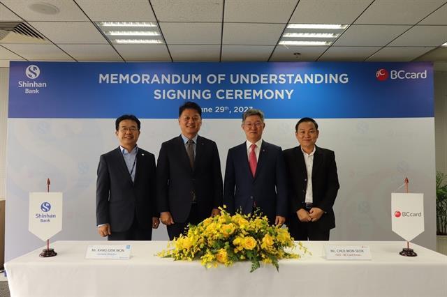 Shinhan Bank, BC Card collaborate on acquiring business development