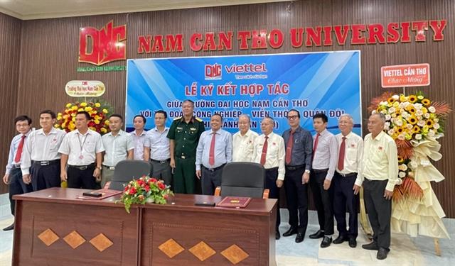 Viettel cooperates in digital transformation for university