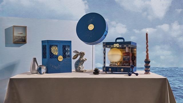 Discover the magic moon at Le Méridien Saigon and New World Saigon