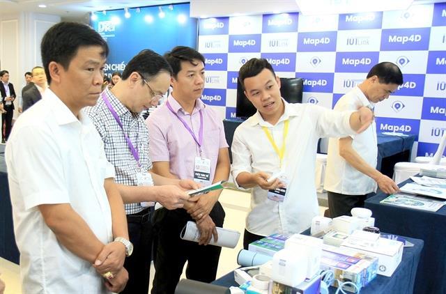 Forum discusses Việt Nams digital roadmap