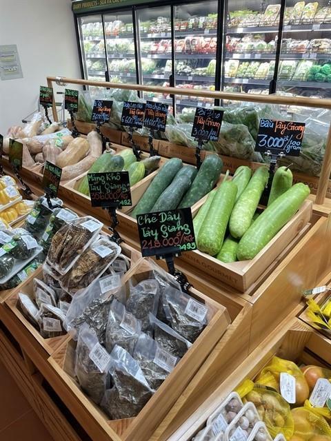 Cơ Tu ethnics farm produce debuts in supermarket system
