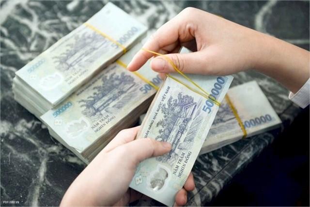 Individual customers bank savings hit record high