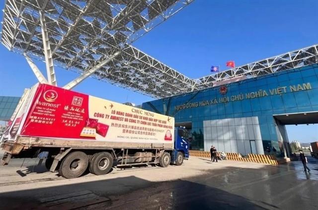 First birds nests from VN exported to China through Bắc Luân II bridge border gate