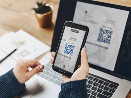 Standard Chartered and Allen  Overy launch payment regulations guide in Việt Nam