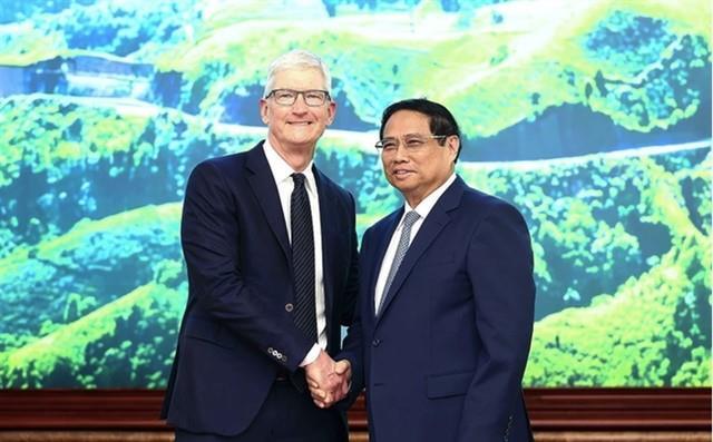 Vietnamese Prime Minister meets Apple CEO Tim Cook to discuss cooperation and development